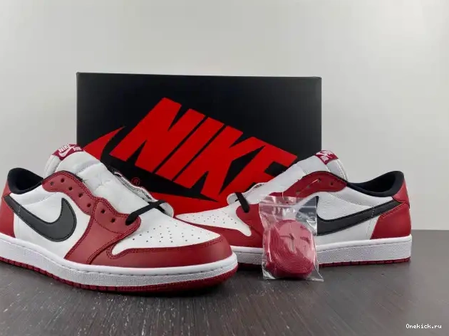 One Kick Air Chicago Retro 1 705329-600 Low Jordan 0621